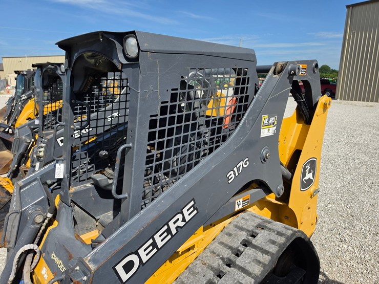 2023-deere-317g-image-13