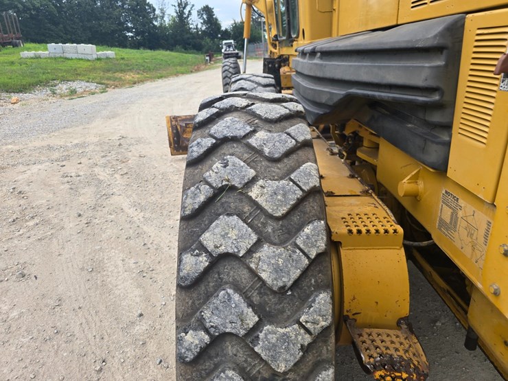 2007-caterpillar-12h-image-62