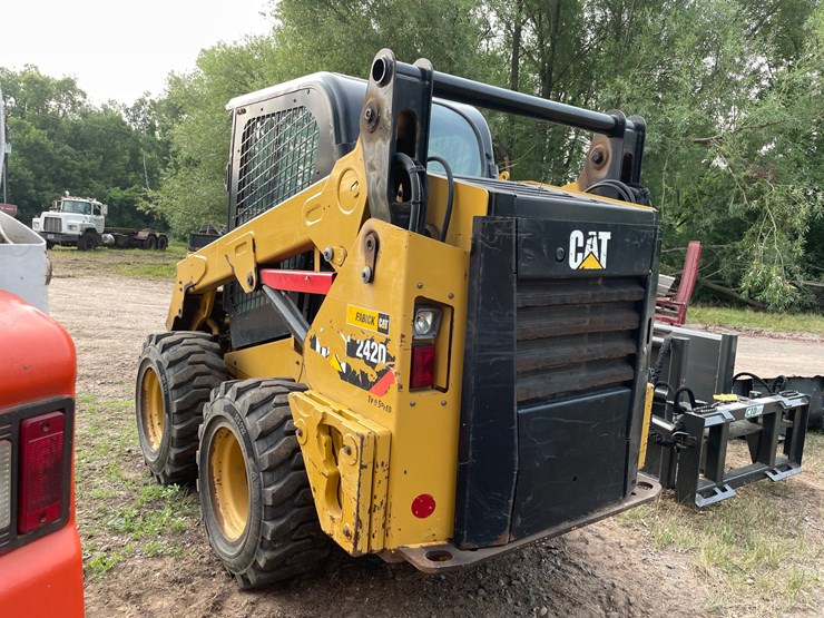 caterpillar-242d-image-7