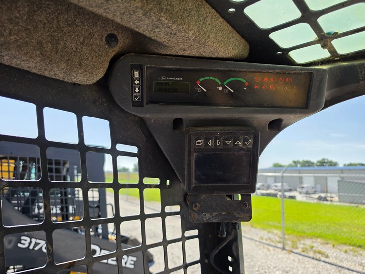 2023-deere-317g-image-10