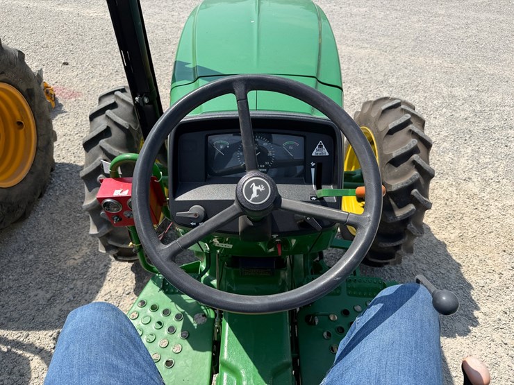2011-john-deere-5065e-image-16