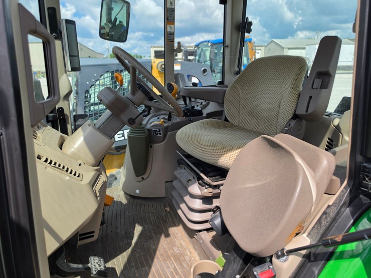 2022-john-deere-6120m-image-6