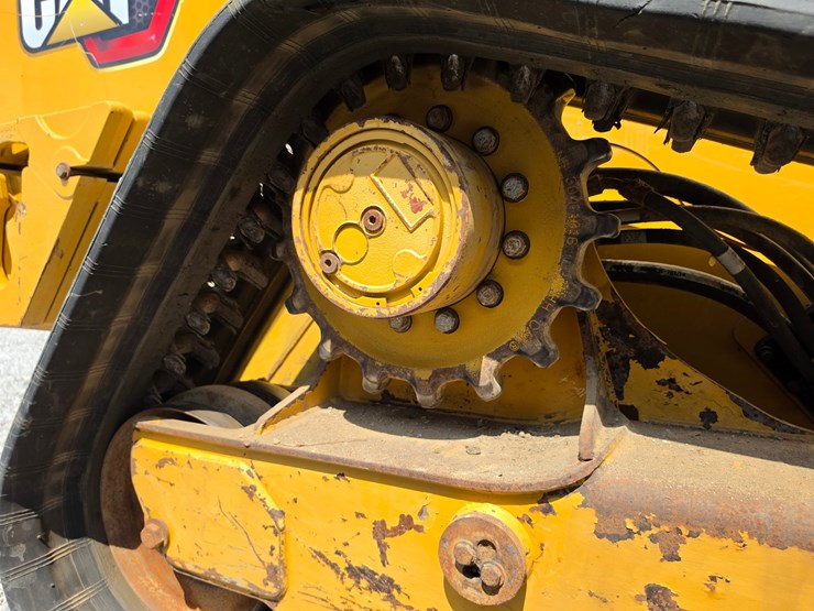 2020-caterpillar-299d3-image-15