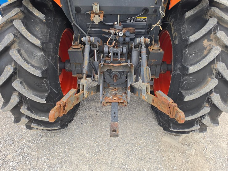 2017-kubota-m7060-image-28
