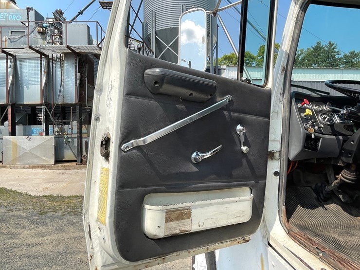 1988-ford-l8000-image-52