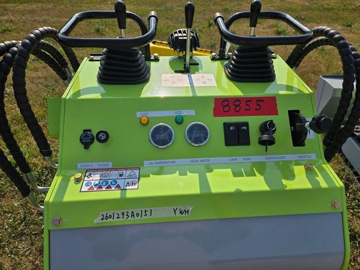 #8854-•-ats-t460-mini-skid-steer-23-hp-image-4