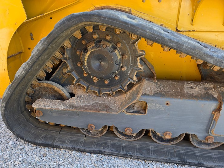 2023-deere-317g-image-21