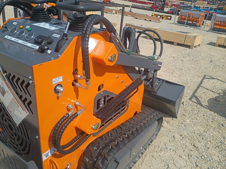 #l76-046-•-2026-landhonor-me380-mini-skid-steer-image-14