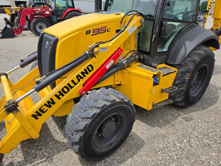 2022-new-holland-b95c-image-24