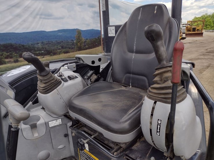 deere-30g-image-10