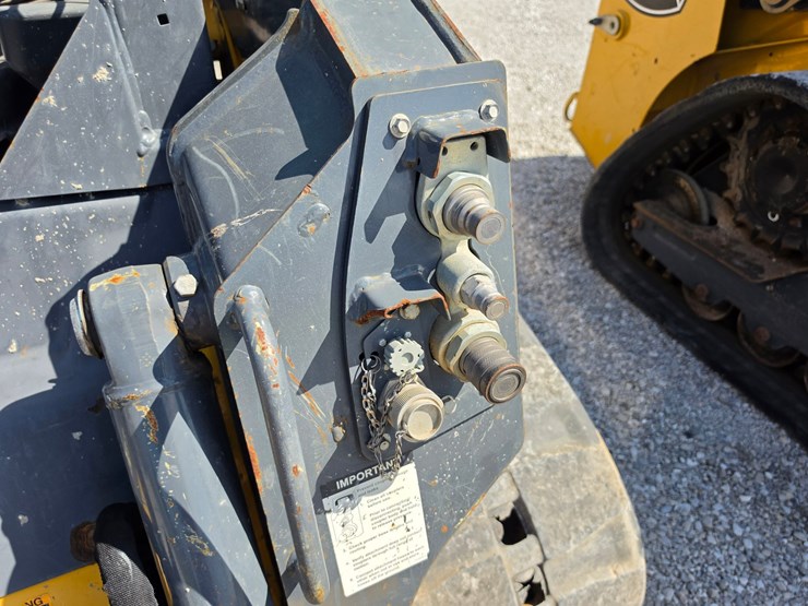 2023-deere-317g-image-6