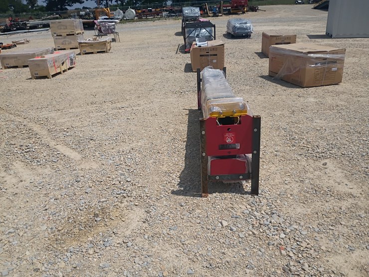 #l77-022-•-lanch-two-post-vehicle-lift-image-5