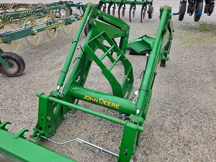 2021-john-deere-700m-image-3