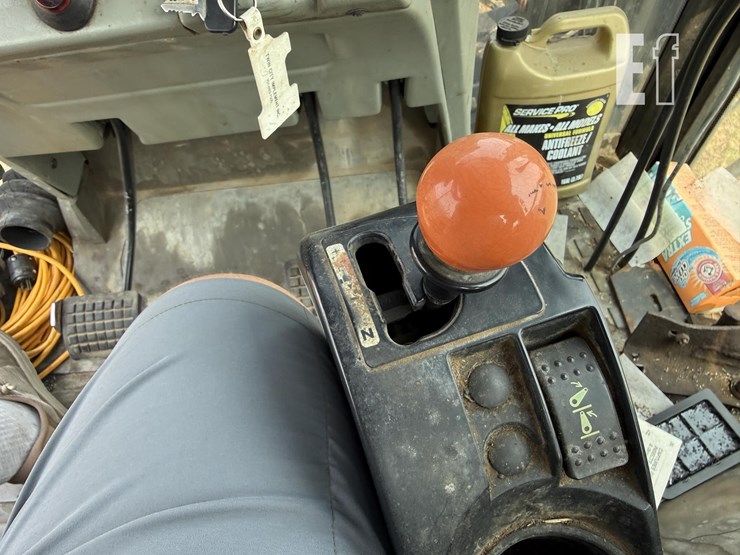 2005-agco-dt180-image-28