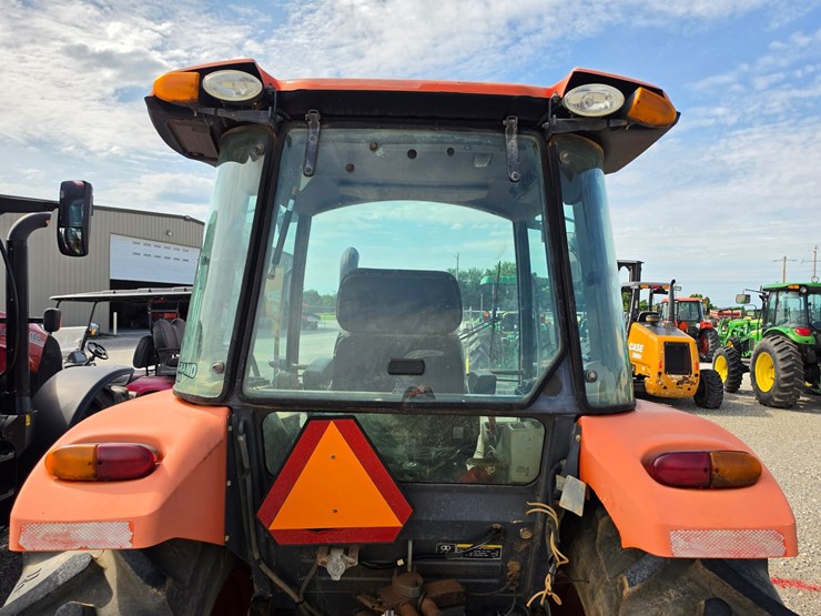 2017-kubota-m7060-image-29