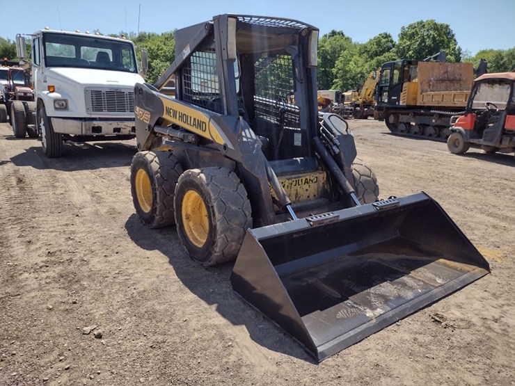 new-holland-l175-image-27