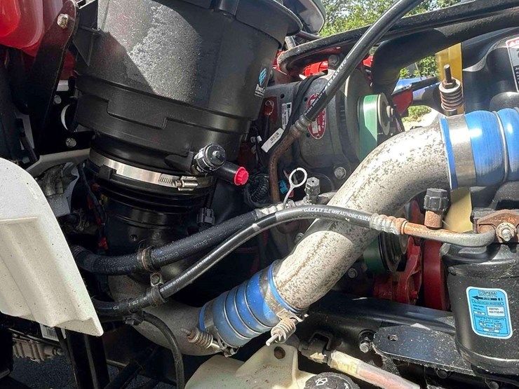 2019-freightliner-m2-106-image-35
