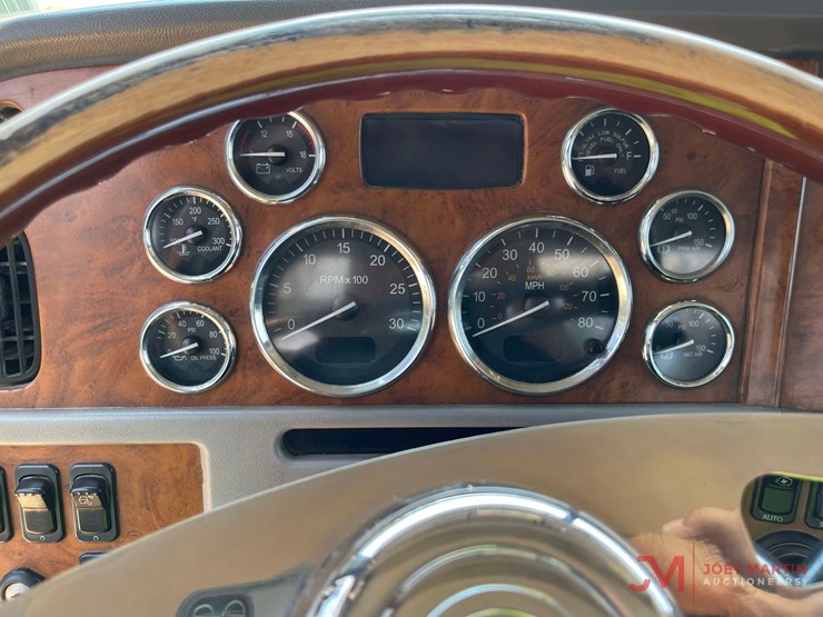 2008-peterbilt-367-image-30