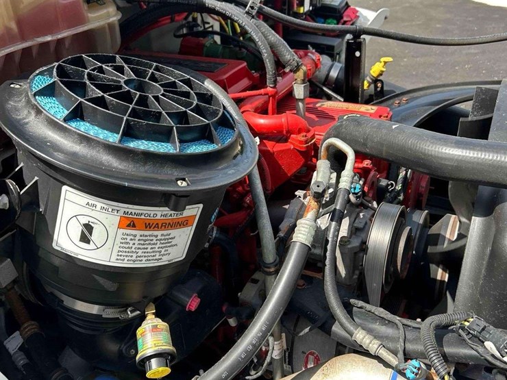 2018-freightliner-m2-106-image-65