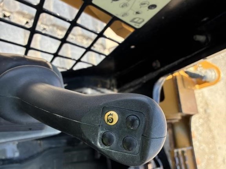 2020-caterpillar-289d3-image-19
