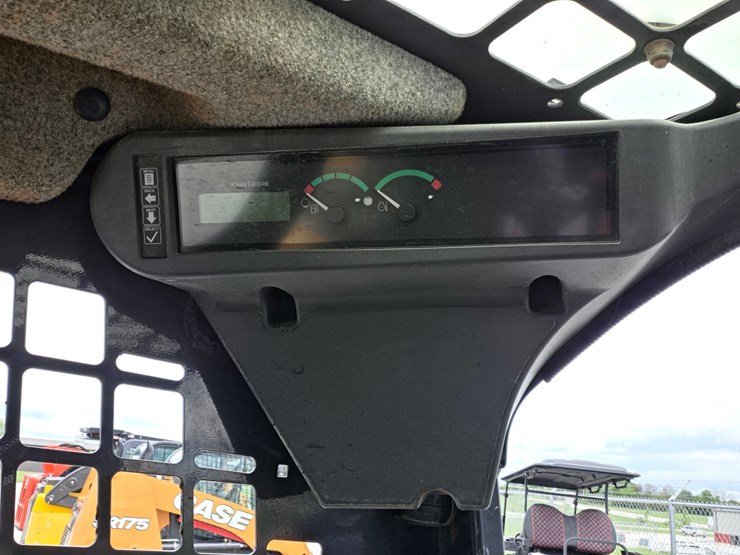 2022-deere-317g-image-10