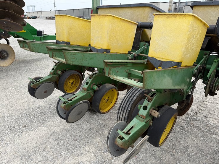 john-deere-7200-image-7