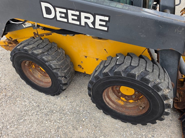 2013-deere-320d-image-20