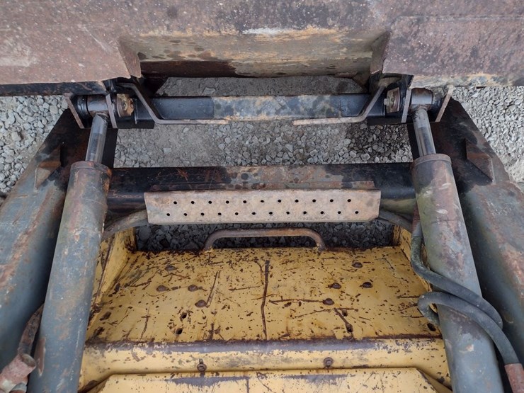 new-holland-lx885-image-18