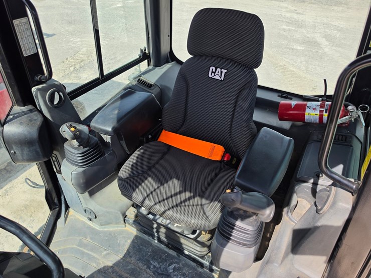 2021-caterpillar-d1-image-24
