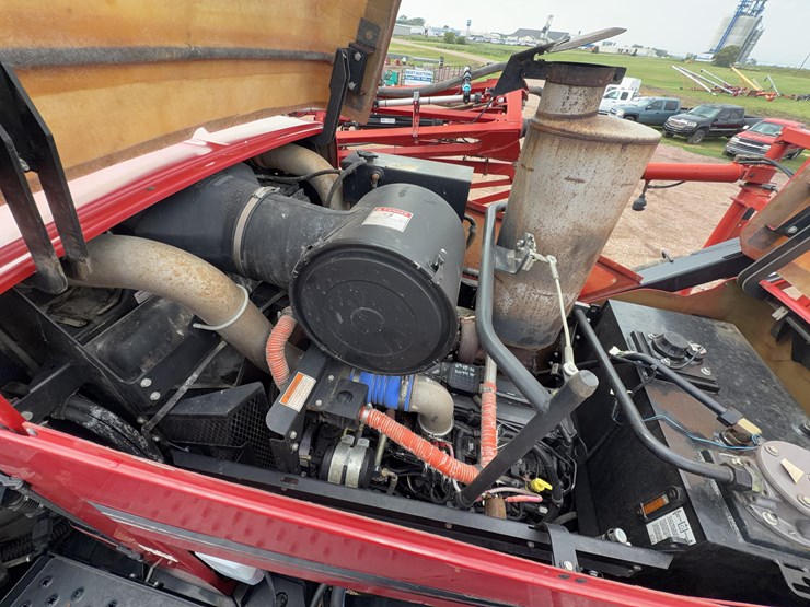 2009-case-ih-4420-self-propelled-sprayer-image-42