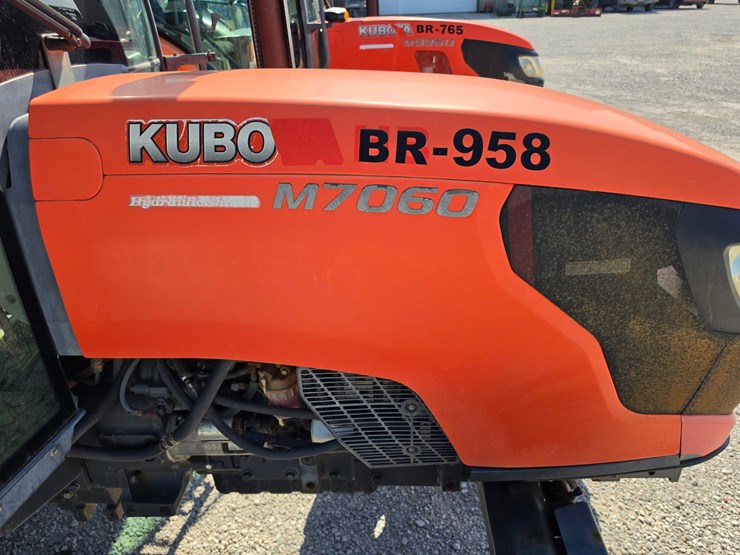 2016-kubota-m7060-image-37