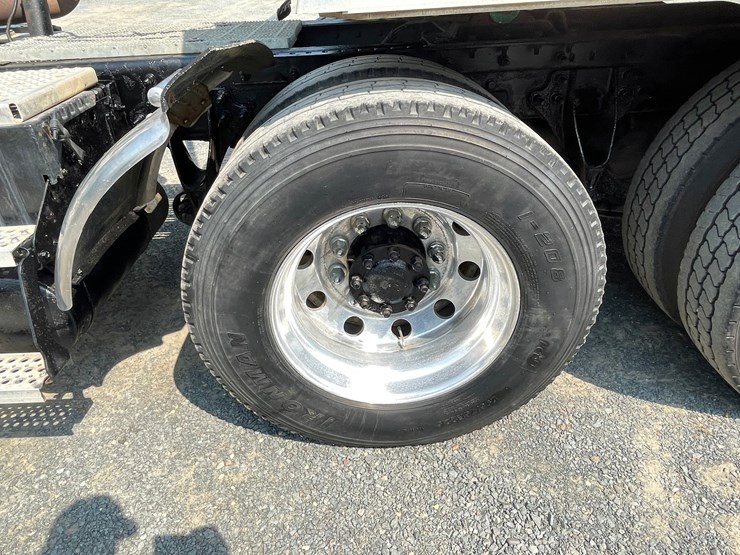 2011-international-prostar-image-23
