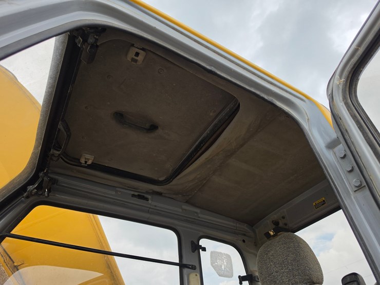1998-deere-200-lc-image-10