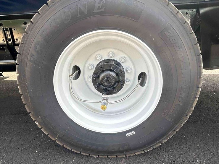 2018-freightliner-m2-106-image-73