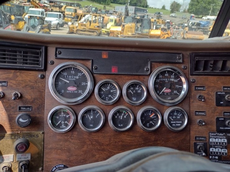 peterbilt-330-image-11