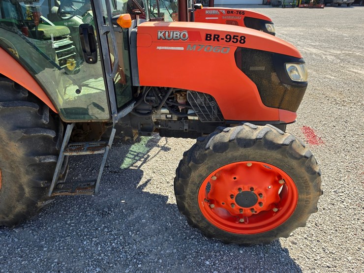 2016-kubota-m7060-image-35