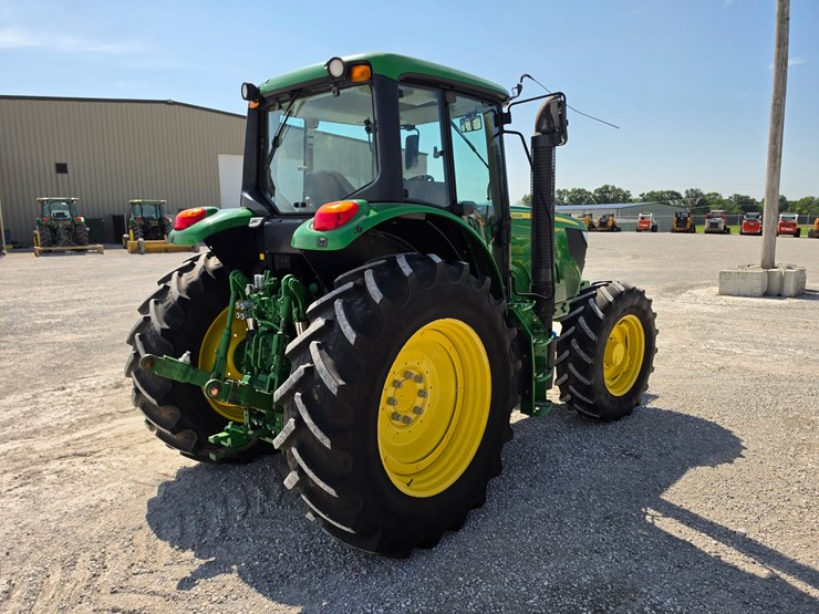 2014-john-deere-6140m-image-16