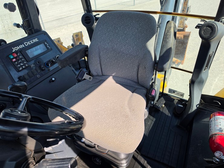 2015-deere-310sl-image-10