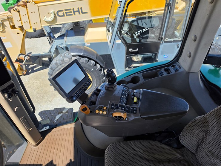 2014-john-deere-7210r-image-12