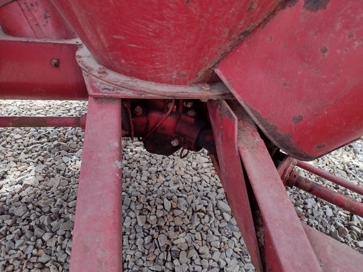 new-holland-355-image-4