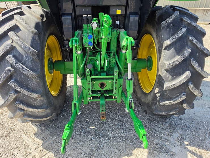 2019-john-deere-6110m-image-14