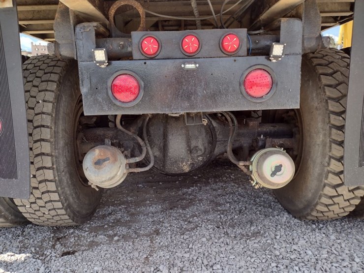 peterbilt-357-image-32