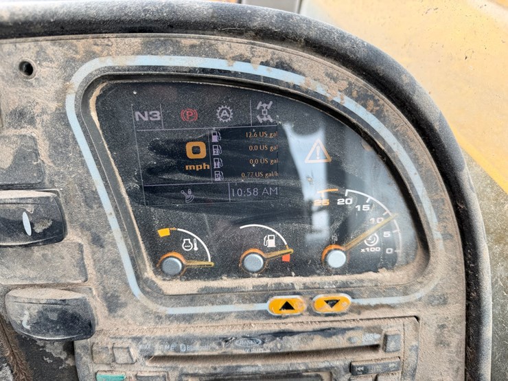 2014-jcb-541-image-11