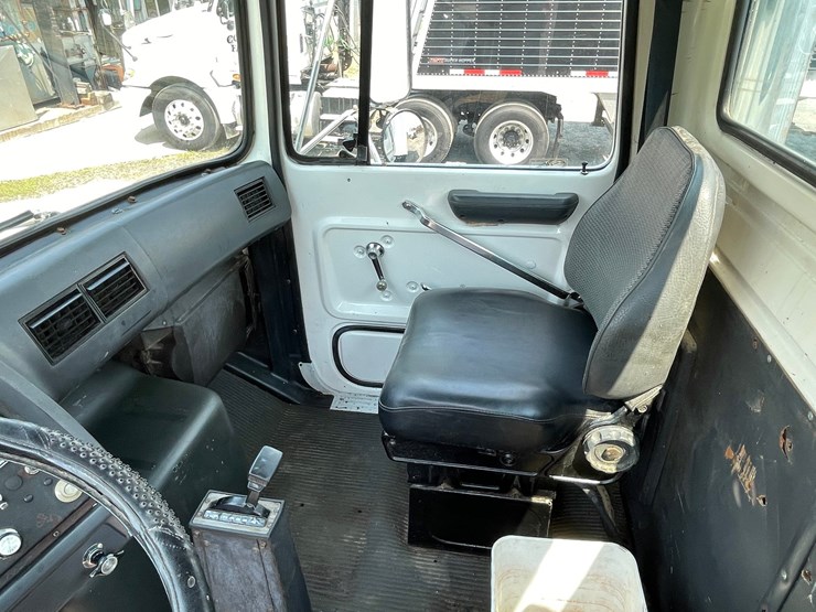 1990-ford-l8000-image-57