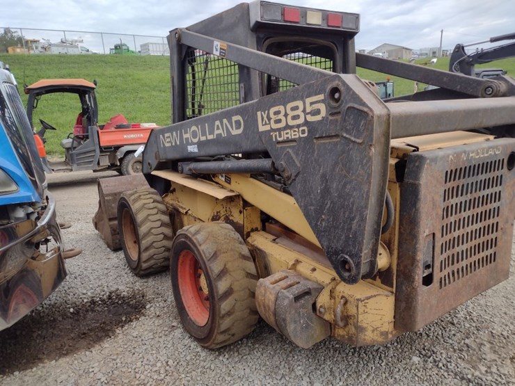 new-holland-lx885-image-11