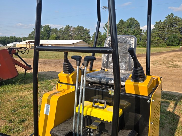 #8853-•-rt15r-z-mini-excavator-image-8