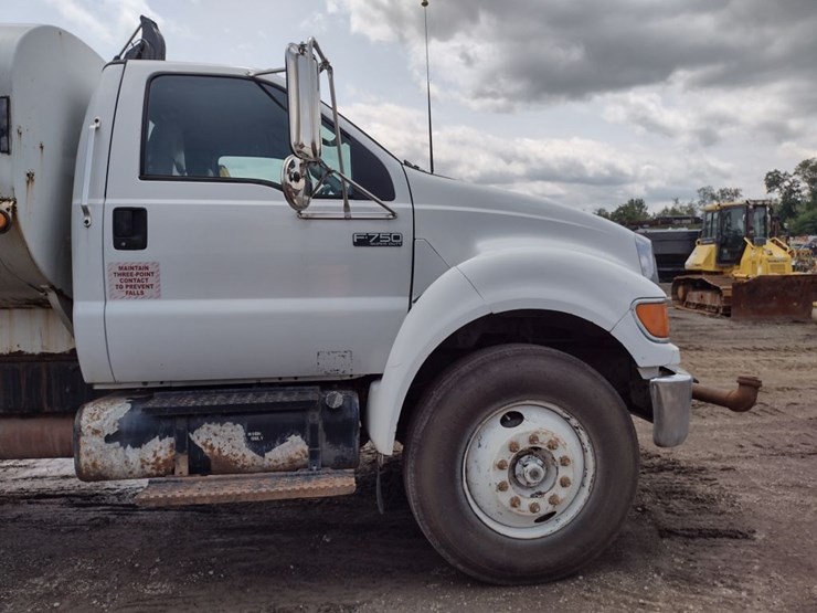 ford-f750-image-22
