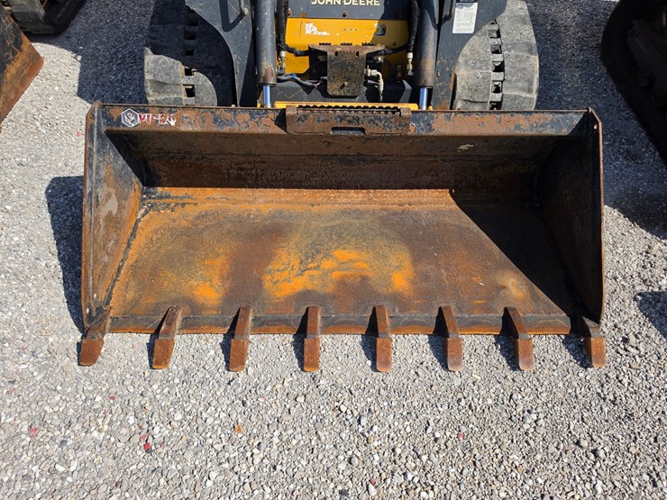 2023-deere-317g-image-3