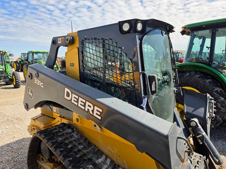 2018-deere-331g-image-22