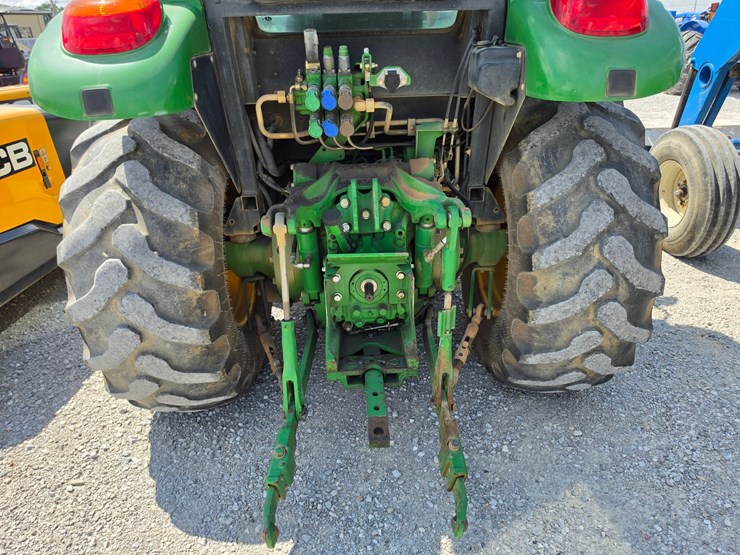 2016-john-deere-5085m-image-14